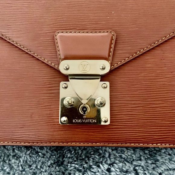 1 hr sale only Authentic Louis Vuitton clutch on Mercari Jewelsofava - Picture 4 of 16